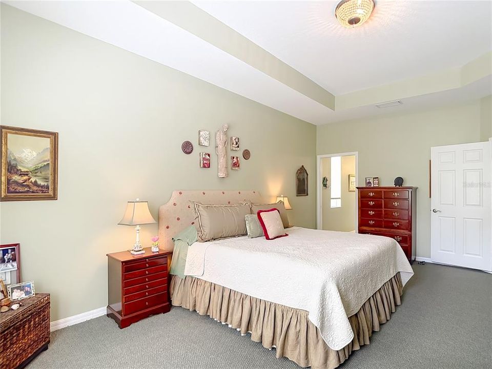 Activo con contrato: $369,000 (3 camas, 2 baños, 1707 Pies cuadrados)