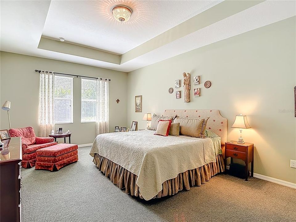 Activo con contrato: $369,000 (3 camas, 2 baños, 1707 Pies cuadrados)