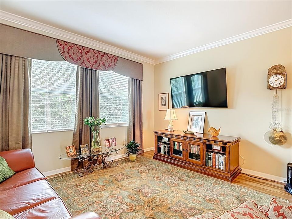 Activo con contrato: $369,000 (3 camas, 2 baños, 1707 Pies cuadrados)