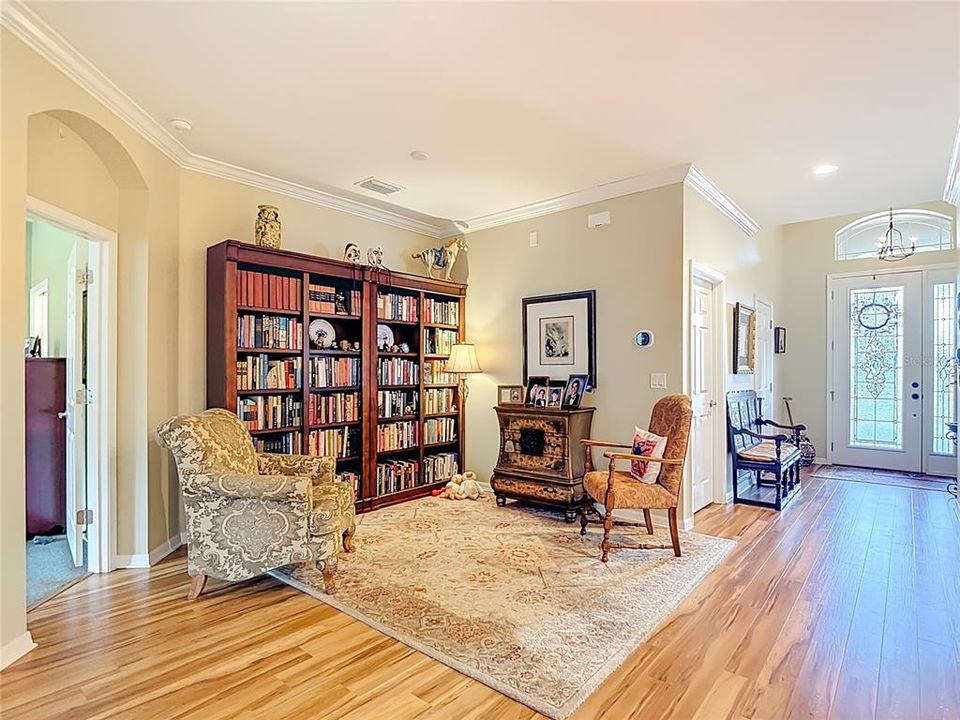 Activo con contrato: $369,000 (3 camas, 2 baños, 1707 Pies cuadrados)