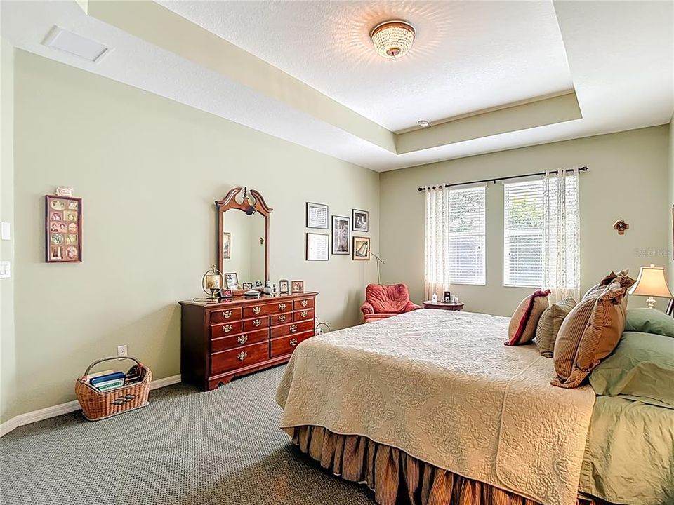 Activo con contrato: $369,000 (3 camas, 2 baños, 1707 Pies cuadrados)