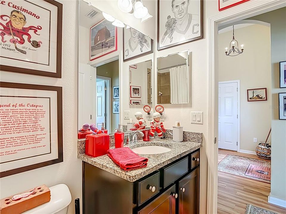 Activo con contrato: $369,000 (3 camas, 2 baños, 1707 Pies cuadrados)