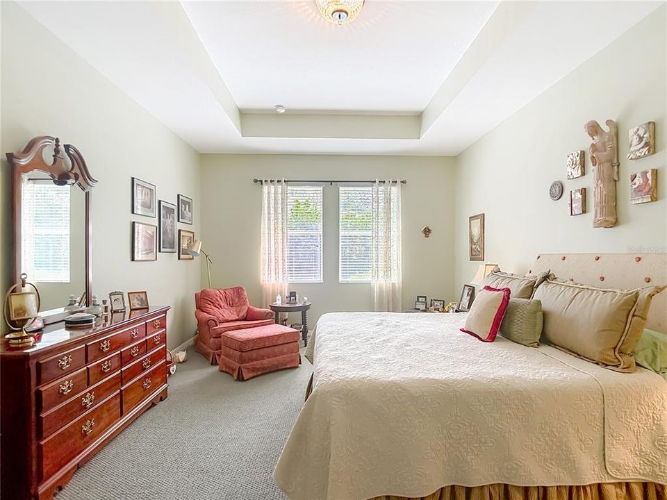 Activo con contrato: $369,000 (3 camas, 2 baños, 1707 Pies cuadrados)