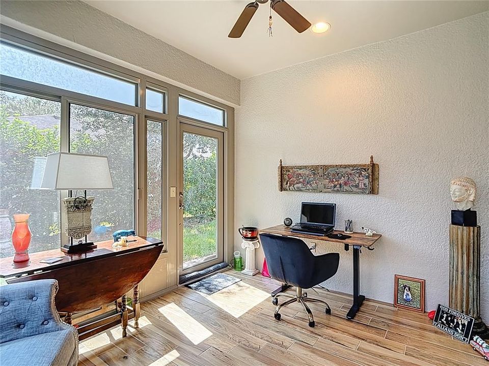 Activo con contrato: $369,000 (3 camas, 2 baños, 1707 Pies cuadrados)