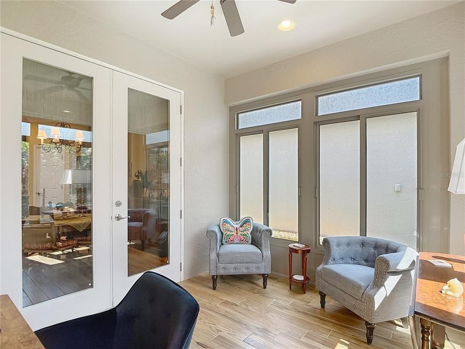 Activo con contrato: $369,000 (3 camas, 2 baños, 1707 Pies cuadrados)