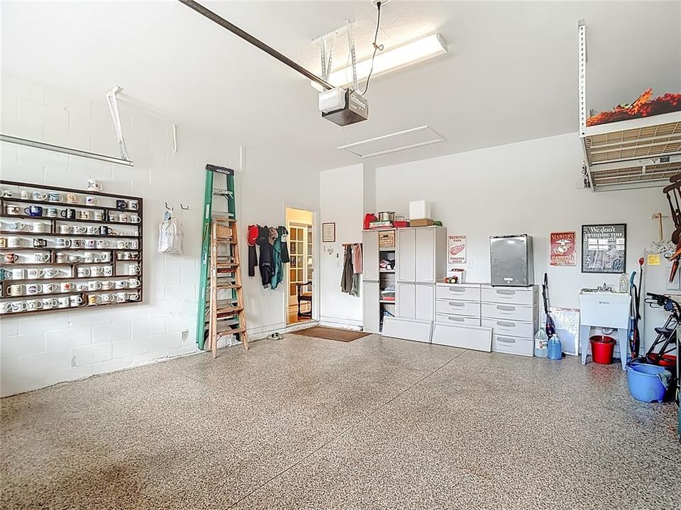 Activo con contrato: $369,000 (3 camas, 2 baños, 1707 Pies cuadrados)