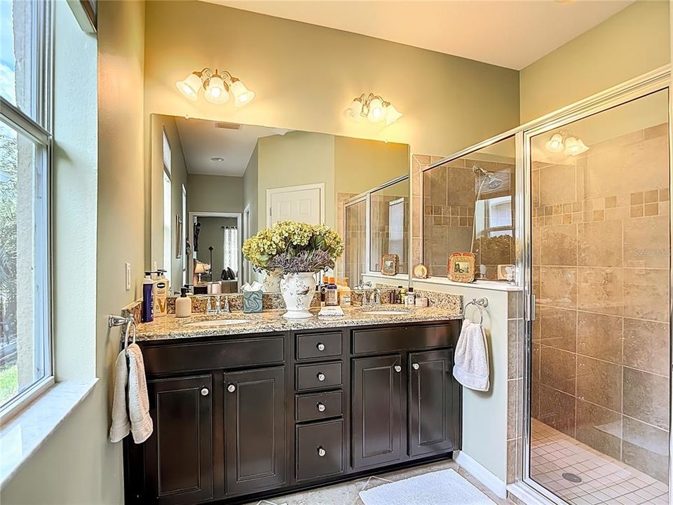 Activo con contrato: $369,000 (3 camas, 2 baños, 1707 Pies cuadrados)