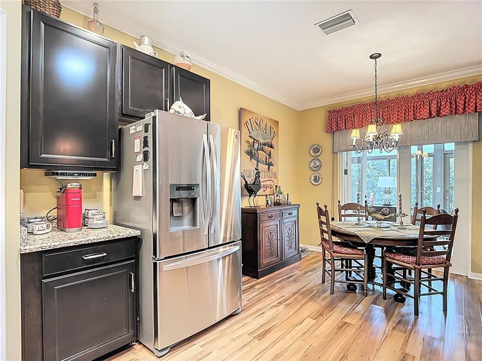 Activo con contrato: $369,000 (3 camas, 2 baños, 1707 Pies cuadrados)