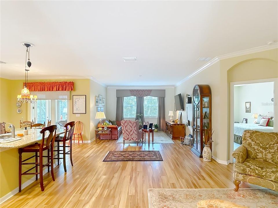 Activo con contrato: $369,000 (3 camas, 2 baños, 1707 Pies cuadrados)