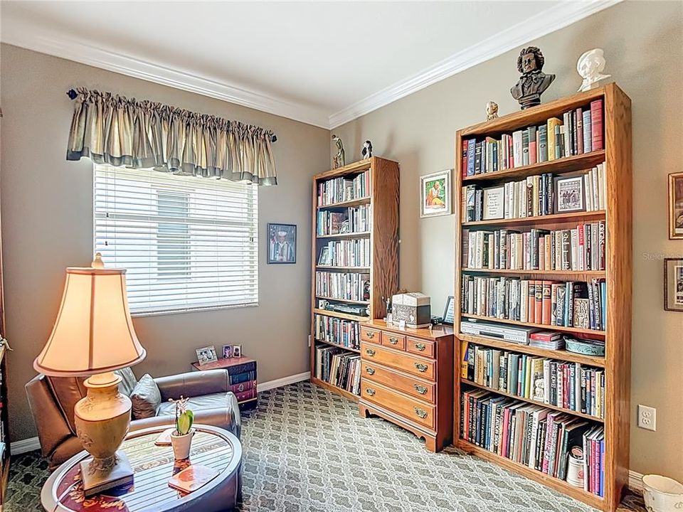 Activo con contrato: $369,000 (3 camas, 2 baños, 1707 Pies cuadrados)