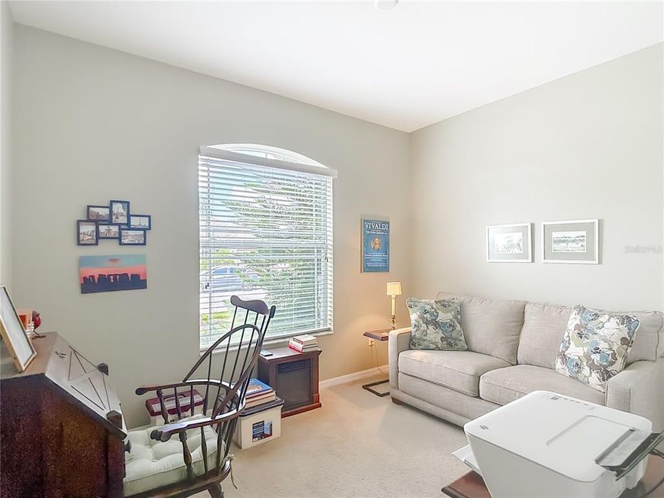 Activo con contrato: $369,000 (3 camas, 2 baños, 1707 Pies cuadrados)