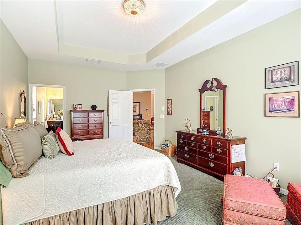 Activo con contrato: $369,000 (3 camas, 2 baños, 1707 Pies cuadrados)