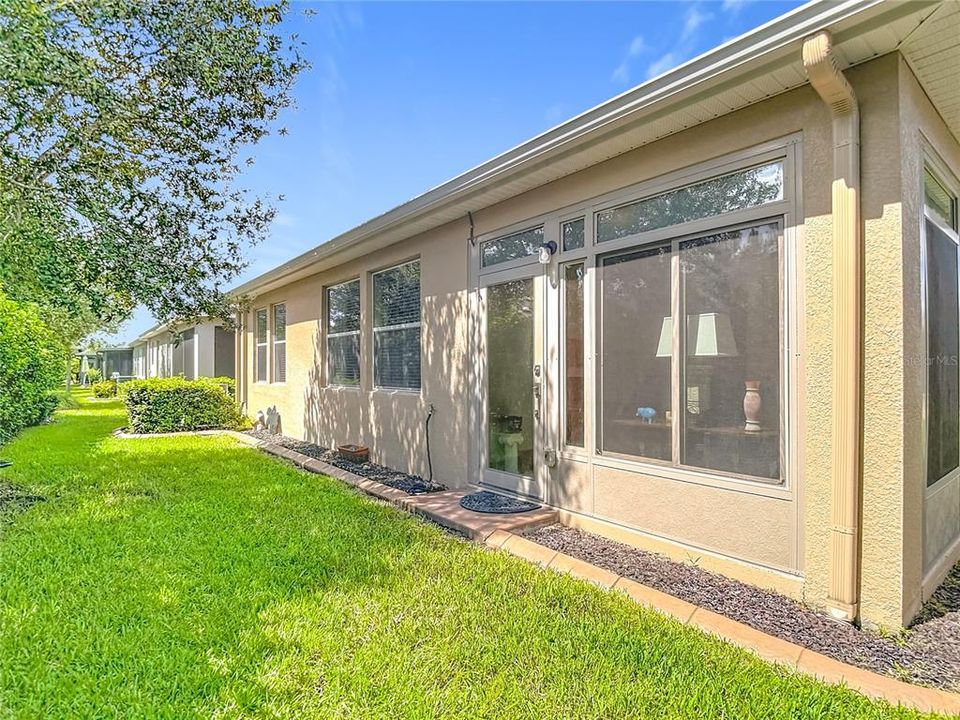 Activo con contrato: $369,000 (3 camas, 2 baños, 1707 Pies cuadrados)