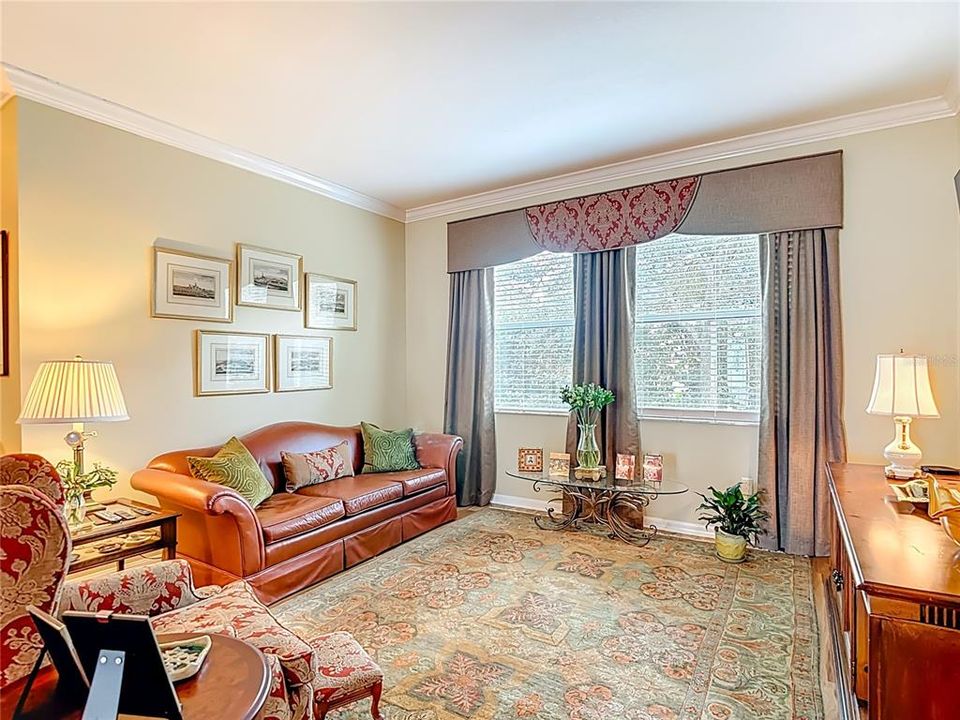 Activo con contrato: $369,000 (3 camas, 2 baños, 1707 Pies cuadrados)