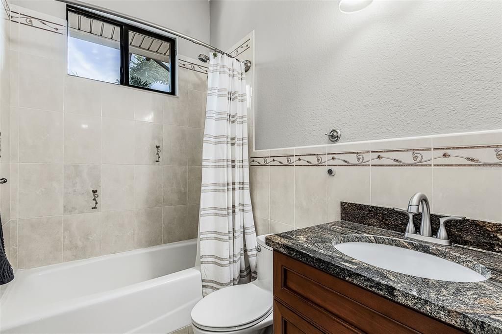 Под контрактом: $565,000 (4 спален, 3 ванн, 2577 Квадратных фут)