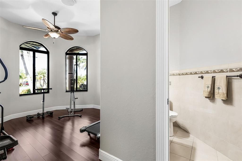 Под контрактом: $565,000 (4 спален, 3 ванн, 2577 Квадратных фут)