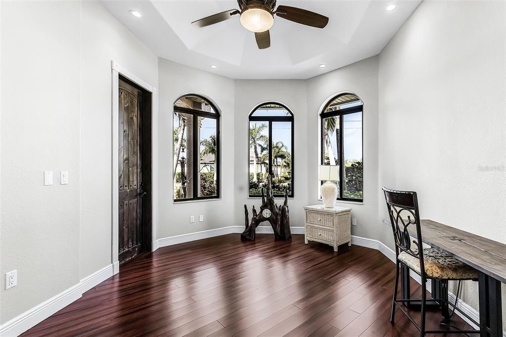 Под контрактом: $565,000 (4 спален, 3 ванн, 2577 Квадратных фут)