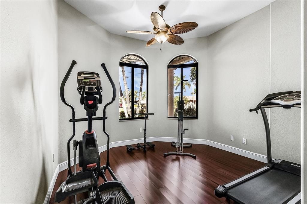 Под контрактом: $565,000 (4 спален, 3 ванн, 2577 Квадратных фут)