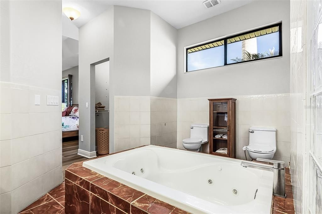 Под контрактом: $565,000 (4 спален, 3 ванн, 2577 Квадратных фут)