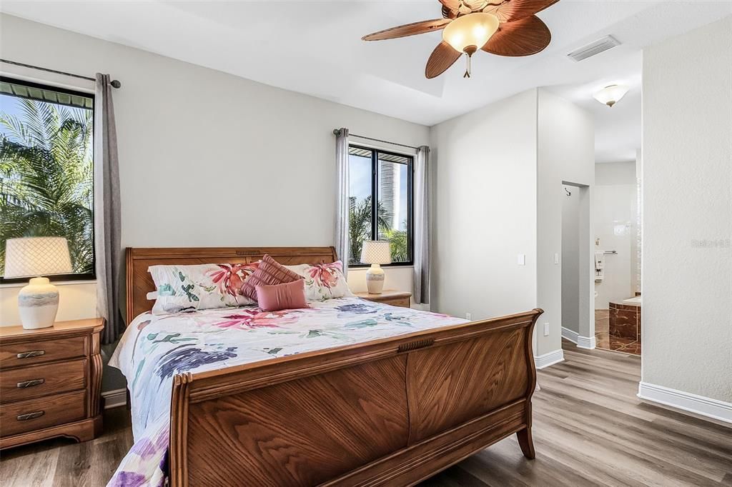 Под контрактом: $565,000 (4 спален, 3 ванн, 2577 Квадратных фут)