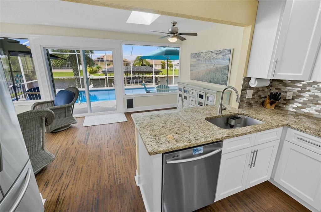 Под контрактом: $699,525 (3 спален, 2 ванн, 2095 Квадратных фут)