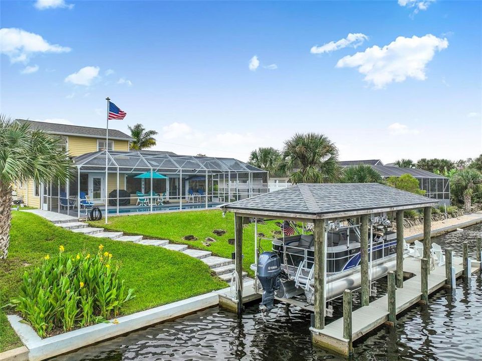 Под контрактом: $699,525 (3 спален, 2 ванн, 2095 Квадратных фут)