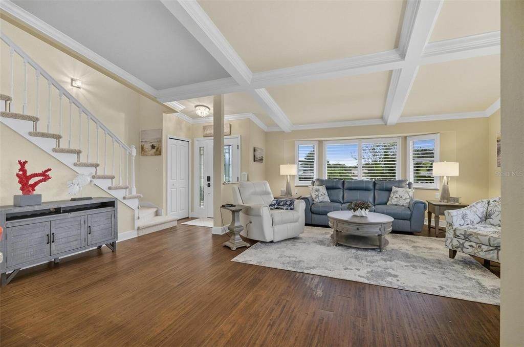 Под контрактом: $699,525 (3 спален, 2 ванн, 2095 Квадратных фут)