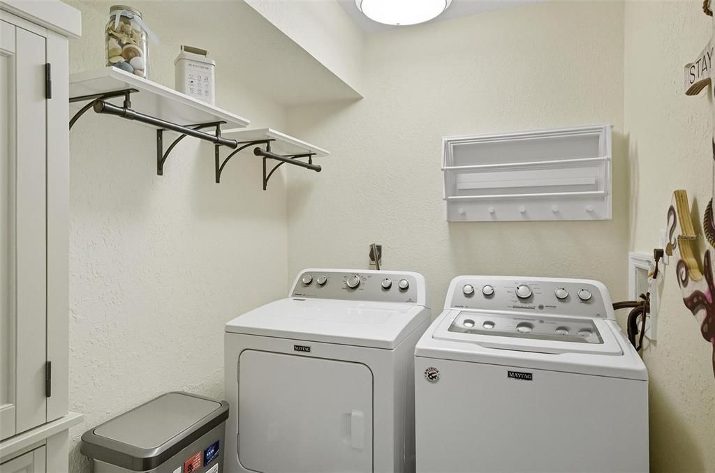 Под контрактом: $699,525 (3 спален, 2 ванн, 2095 Квадратных фут)