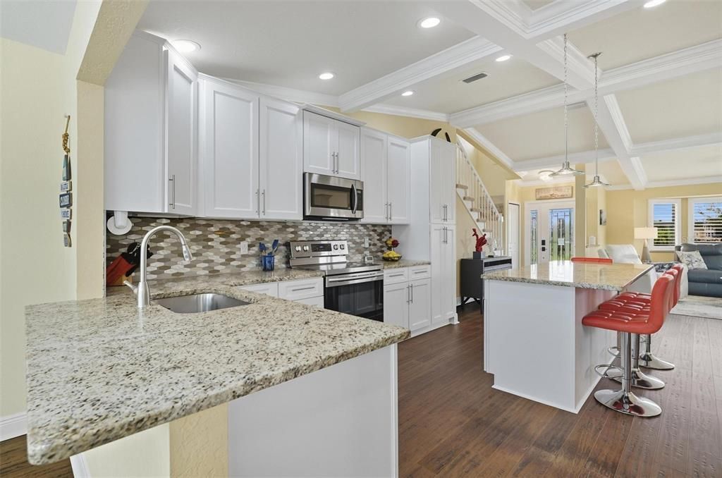 Под контрактом: $699,525 (3 спален, 2 ванн, 2095 Квадратных фут)