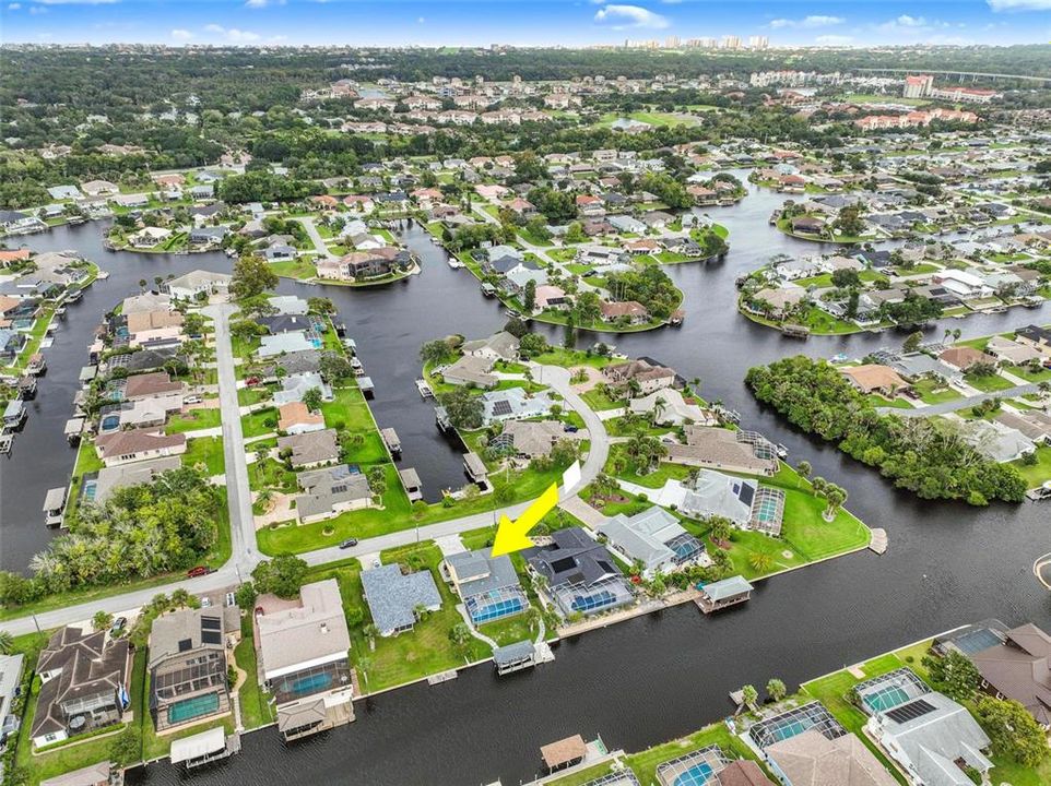 Под контрактом: $699,525 (3 спален, 2 ванн, 2095 Квадратных фут)