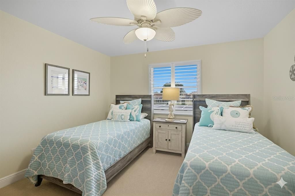 Под контрактом: $699,525 (3 спален, 2 ванн, 2095 Квадратных фут)