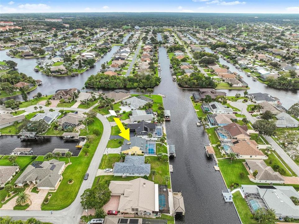 Под контрактом: $699,525 (3 спален, 2 ванн, 2095 Квадратных фут)