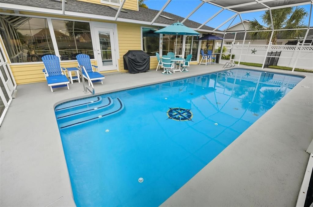 Под контрактом: $699,525 (3 спален, 2 ванн, 2095 Квадратных фут)