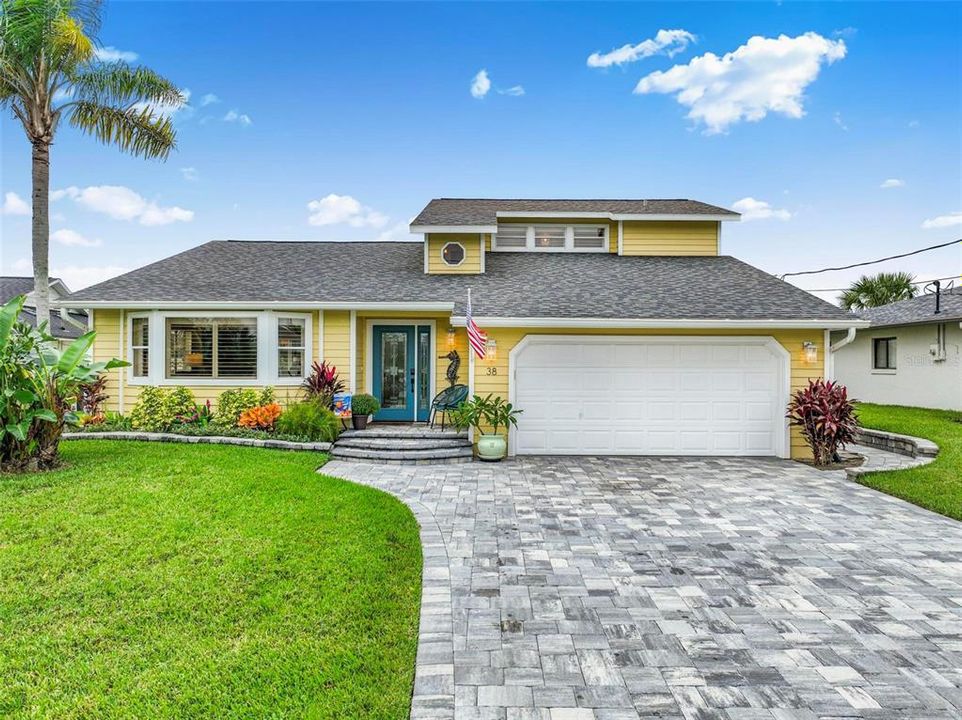 Под контрактом: $699,525 (3 спален, 2 ванн, 2095 Квадратных фут)