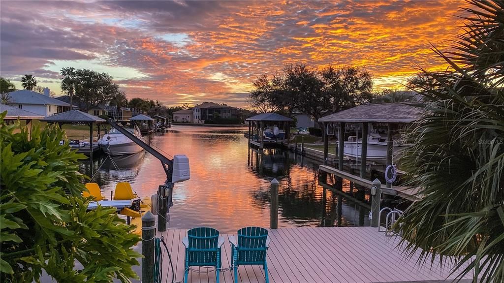 Под контрактом: $699,525 (3 спален, 2 ванн, 2095 Квадратных фут)