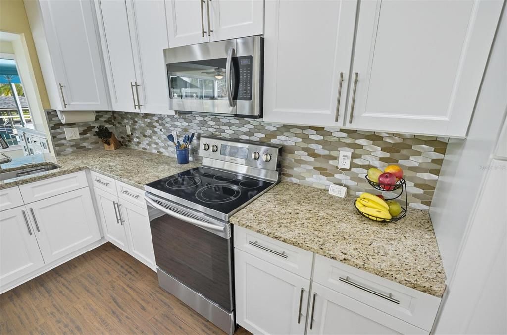 Под контрактом: $699,525 (3 спален, 2 ванн, 2095 Квадратных фут)