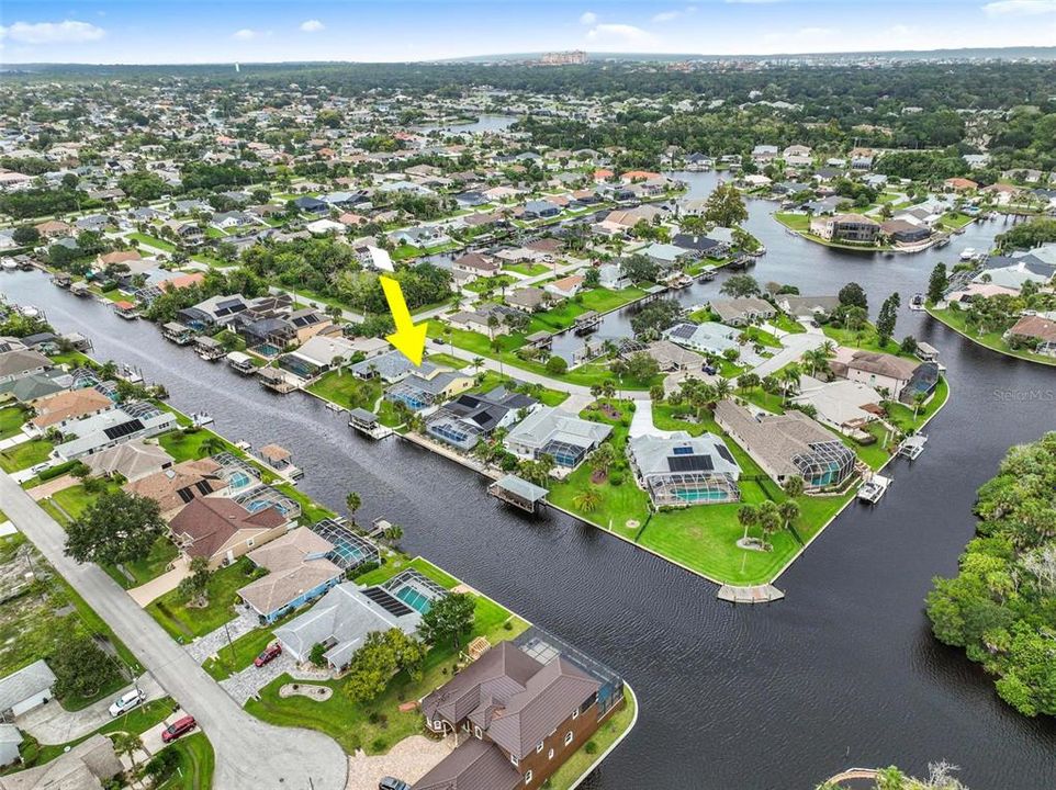 Под контрактом: $699,525 (3 спален, 2 ванн, 2095 Квадратных фут)