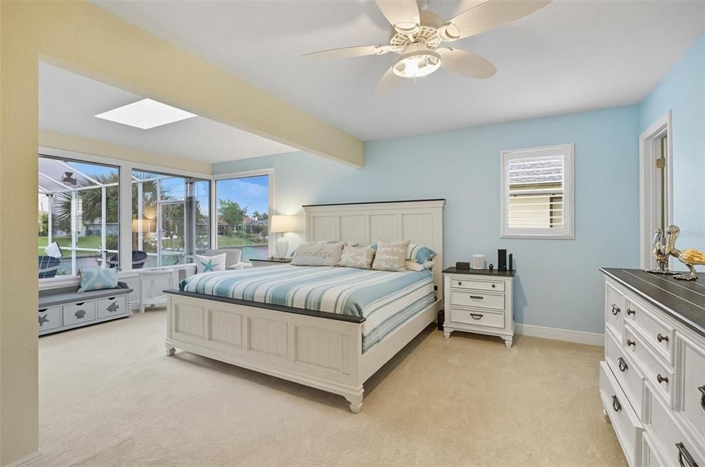 Под контрактом: $699,525 (3 спален, 2 ванн, 2095 Квадратных фут)