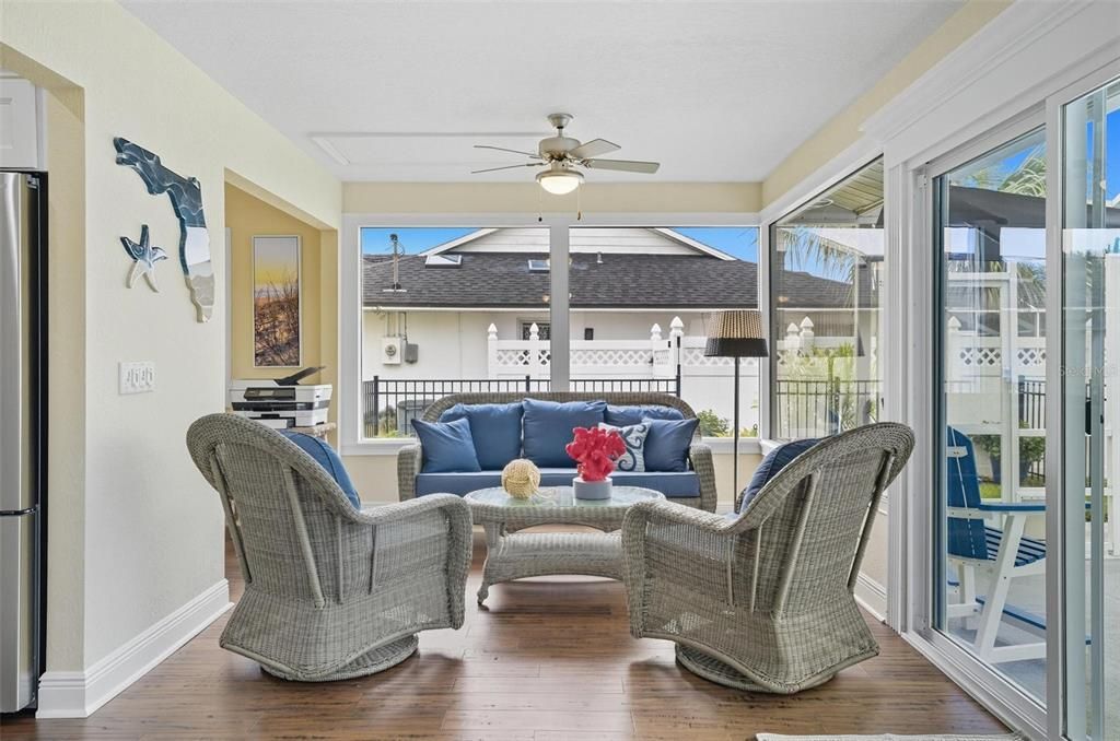 Под контрактом: $699,525 (3 спален, 2 ванн, 2095 Квадратных фут)