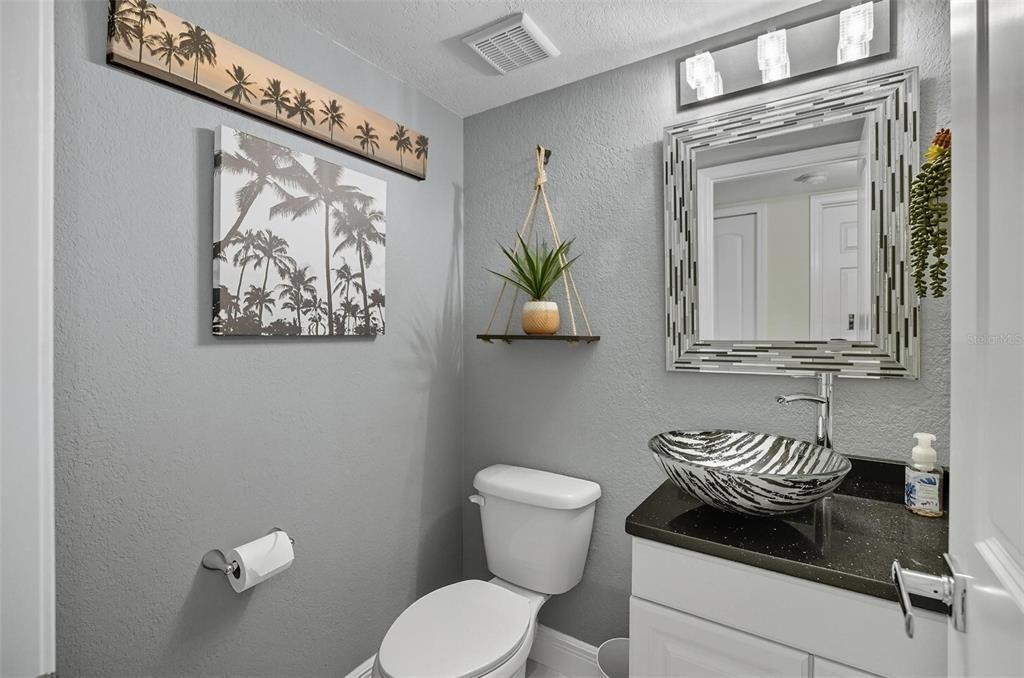 Под контрактом: $699,525 (3 спален, 2 ванн, 2095 Квадратных фут)