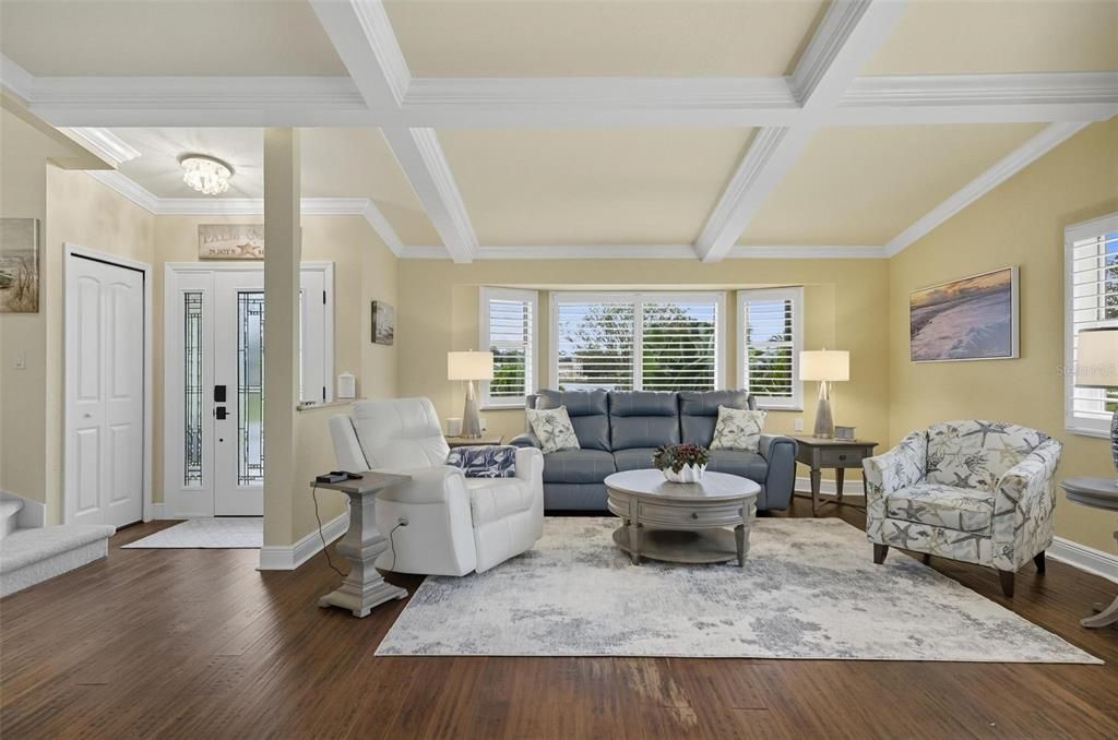 Под контрактом: $699,525 (3 спален, 2 ванн, 2095 Квадратных фут)