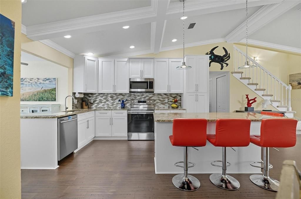 Под контрактом: $699,525 (3 спален, 2 ванн, 2095 Квадратных фут)