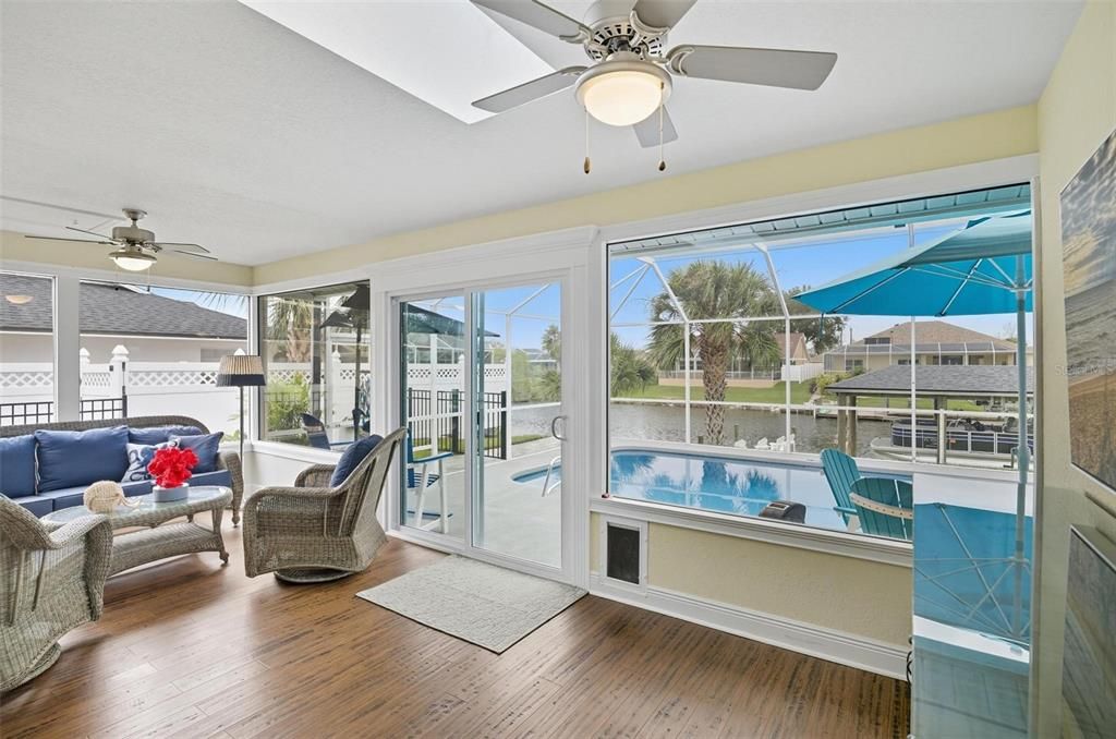 Под контрактом: $699,525 (3 спален, 2 ванн, 2095 Квадратных фут)