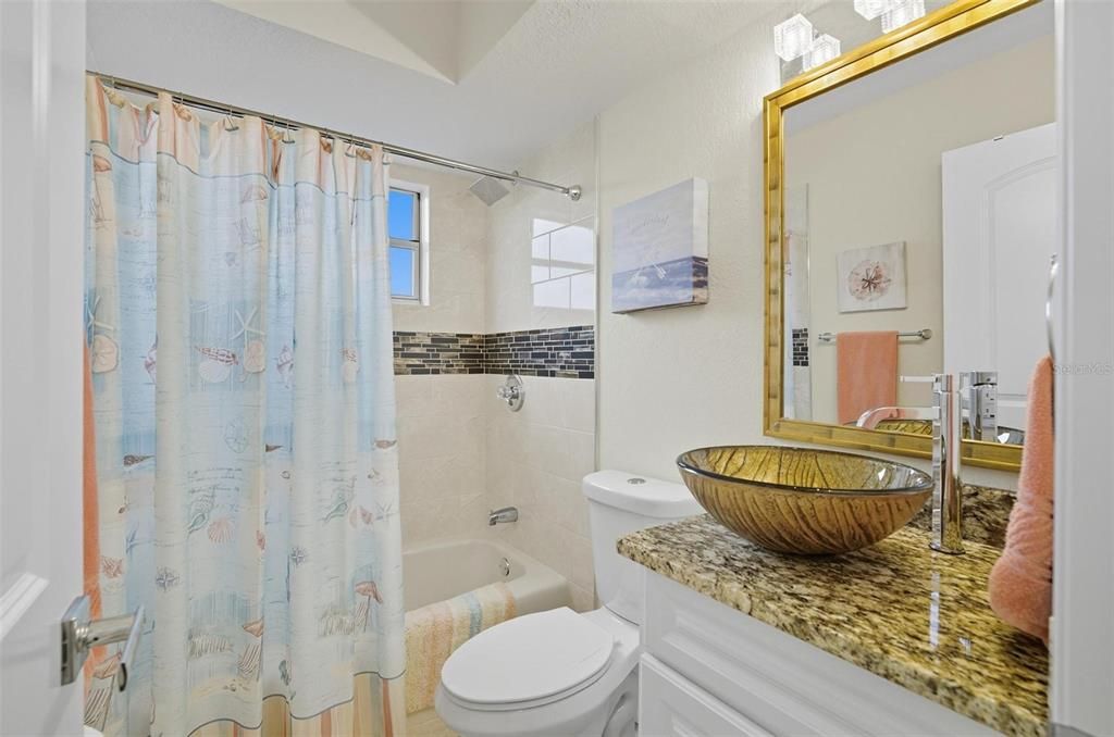 Под контрактом: $699,525 (3 спален, 2 ванн, 2095 Квадратных фут)