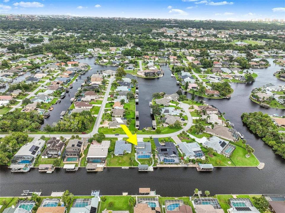 Под контрактом: $699,525 (3 спален, 2 ванн, 2095 Квадратных фут)