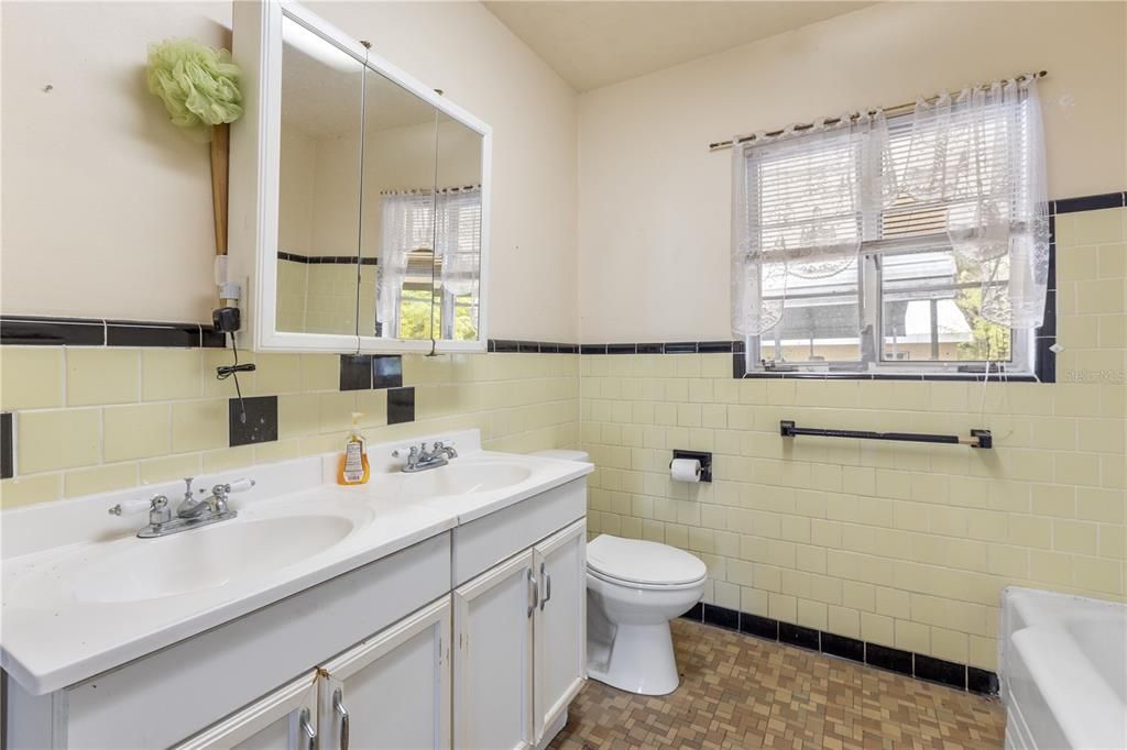 En Venta: $300,000 (2 camas, 1 baños, 1476 Pies cuadrados)