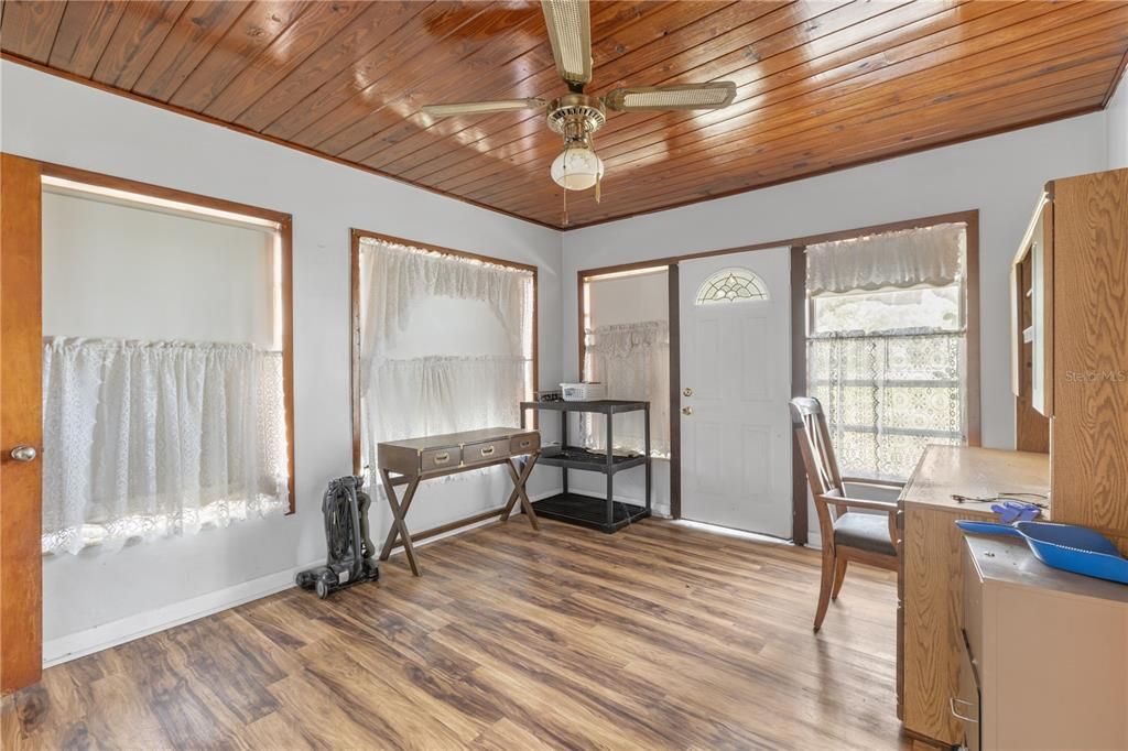 En Venta: $300,000 (2 camas, 1 baños, 1476 Pies cuadrados)