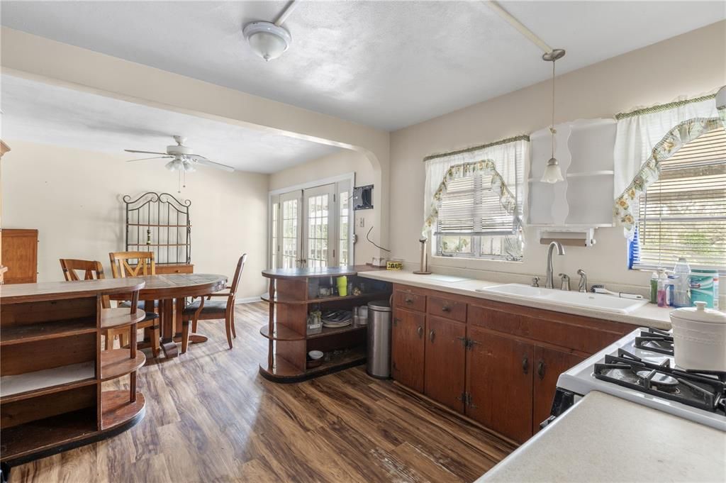 En Venta: $300,000 (2 camas, 1 baños, 1476 Pies cuadrados)