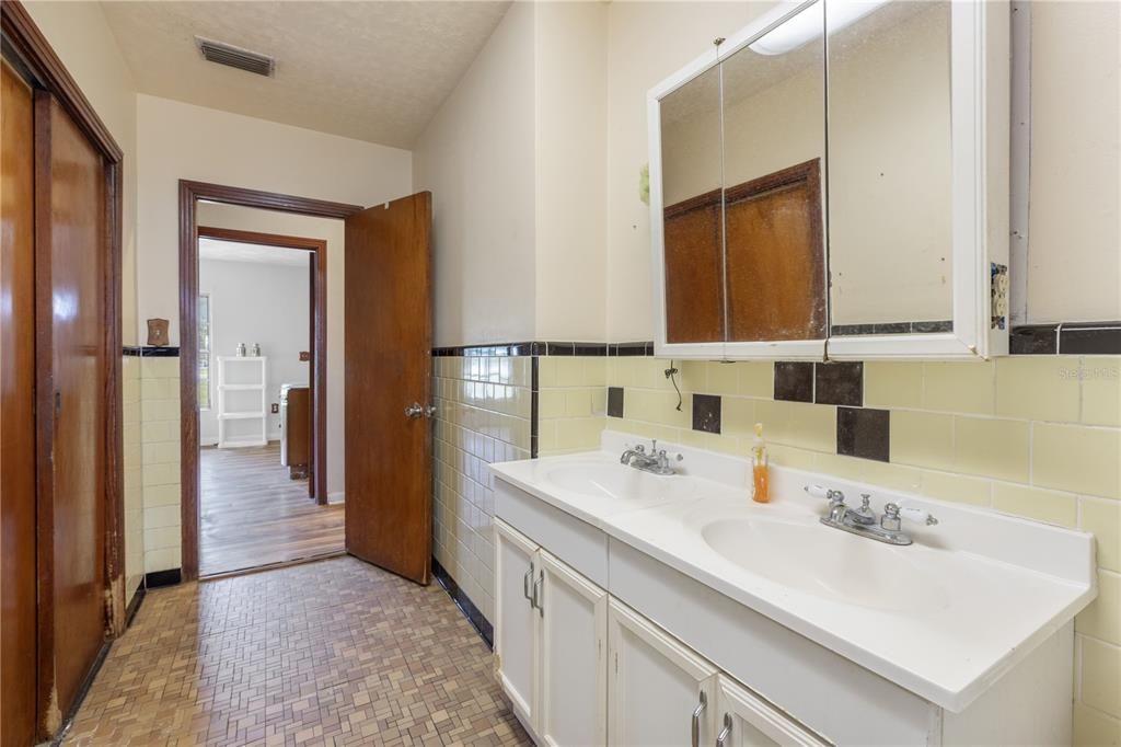 En Venta: $300,000 (2 camas, 1 baños, 1476 Pies cuadrados)