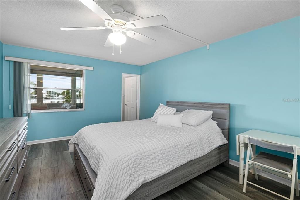 For Sale: $285,000 (2 beds, 2 baths, 1075 Square Feet)